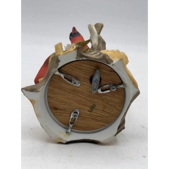 Vintage Cardinal Music Figurine – Wind-Up – 6" Tall – Charming Woodland Design - Picture 11 of 16